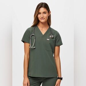 Figs Women’s Catarina One-Pocket Scrub Top, Size: Small, Color: Moss
